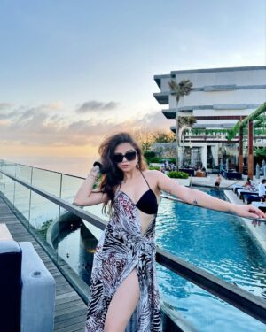 Vrushali Vachhiyat Instagram - Sunset views and good grooves at Savaya 🥂 - basking in the Bali magic☀️🌴
.
Outfit: @bidhaman
.
#SavayaClub #BaliAdventures #baliindonesia #balilivin #balilife #baliisland #uluwatu #travelgram #travellife #whatiwore #balioutfit #savayabali #savaya