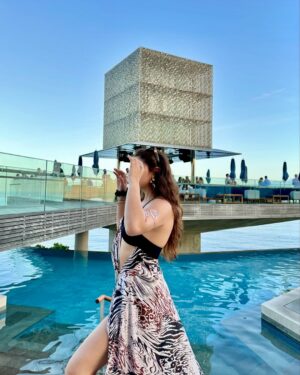 Vrushali Vachhiyat Instagram - Sunset views and good grooves at Savaya 🥂 - basking in the Bali magic☀️🌴
.
Outfit: @bidhaman
.
#SavayaClub #BaliAdventures #baliindonesia #balilivin #balilife #baliisland #uluwatu #travelgram #travellife #whatiwore #balioutfit #savayabali #savaya