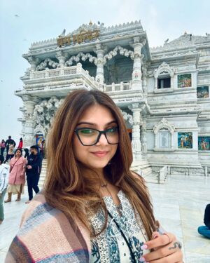Vrushali Vachhiyat Instagram - 🦚 ।। मैं प्रेम कहु, तुम श्री कृष्ण समझना ।। 🦚
.
.
.
.
#vrindavan #shrikrishna #radheradhe #radhekrishna #vrindavandham #travelgram #vrunicorns