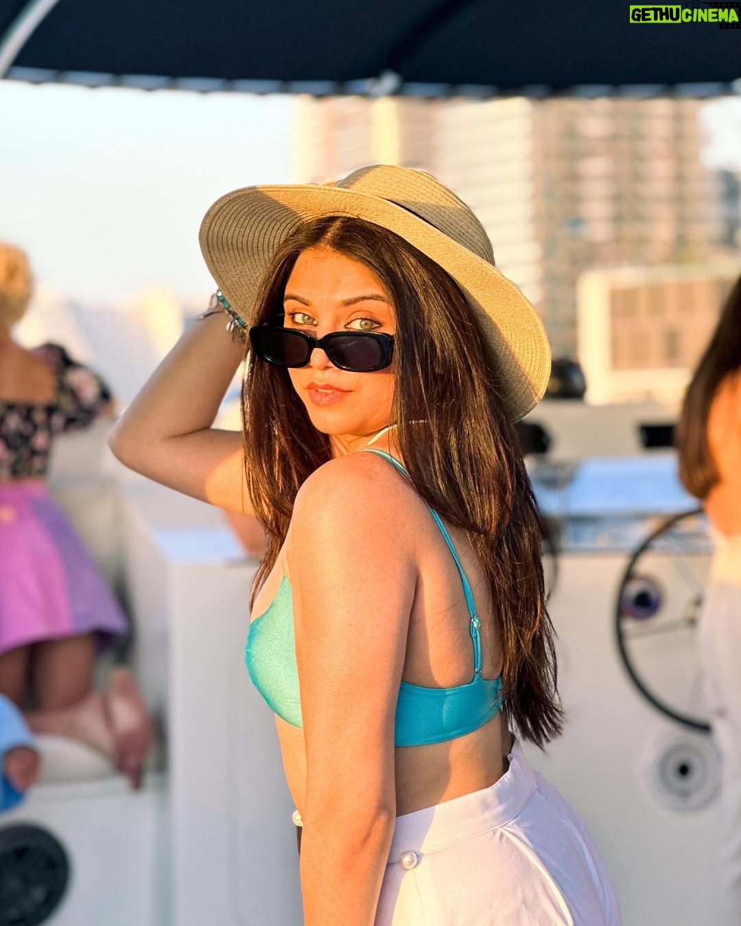 Vrushali Vachhiyat - 19.6K Likes - The Yacht Party that turned out unexpectedly pretty insaneee❤️✨🫶🏻 
.
.
.
#whenindubai #dubai #dubailife #vrunicorns #travelgram #travellife #travelblogger #instatravel #yachtlife #yachtparty