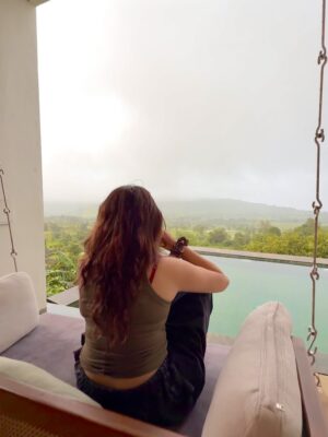 Vrushali Vachhiyat Instagram - Snippets from my recent flawless weekend escape ✨👙🪞🏡
.
📍: Ikigai, @saffronstays @saffronstayswithyou
.
.
(Weekend, weekend trip, weekend getaway, villa, view, weekend villa, saffronstays, igatpuri, nashik, hill view, monsoon feels, infinity pool, aesthetic villa, holiday villa)
