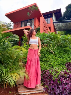 Vrushali Vachhiyat Instagram - Snippets from my recent flawless weekend escape ✨👙🪞🏡
.
📍: Ikigai, @saffronstays @saffronstayswithyou
.
.
(Weekend, weekend trip, weekend getaway, villa, view, weekend villa, saffronstays, igatpuri, nashik, hill view, monsoon feels, infinity pool, aesthetic villa, holiday villa)