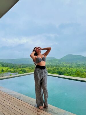 Vrushali Vachhiyat Instagram - Snippets from my recent flawless weekend escape ✨👙🪞🏡
.
📍: Ikigai, @saffronstays @saffronstayswithyou
.
.
(Weekend, weekend trip, weekend getaway, villa, view, weekend villa, saffronstays, igatpuri, nashik, hill view, monsoon feels, infinity pool, aesthetic villa, holiday villa)