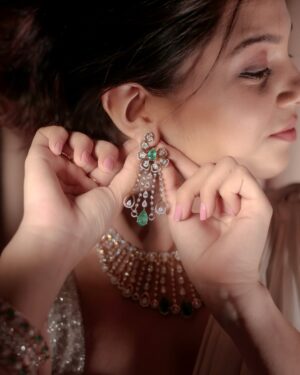 Vrushali Vachhiyat Instagram - Diamonds are a girl’s best friend, and @indriyajewels is mine.
I’m absolutely in love with this exquisite diamond set. Each masterpiece here feels like a reflection of endless love, one that elevates every ensemble and makes every moment unforgettable.
#IndriyaDiamonds #IndriyaJewellery #AdityaBirlaJewellery