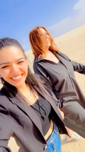 Wahida Dridi Instagram - من كواليس زيارتنا لولاية #توزر #شط_الجريد_توزر #نفطة #سيدي_بوعلي #touzer #عنق_الجمل ❤️🎶.
@wahida.dridi.officiel @ameidiali 

عزيز عليا شط الجريد و نخله 🌴.
#تونس #صحراء #جنوب 
#sud #janoub