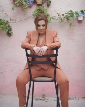 Wahida Dridi Instagram - Shooting by @ziedjaziriphotographe 
Makeup by @melikanourddine 
Habillée par @l_homme_by_gheith_lfkih 
Lieu @cinevog