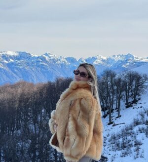Wanda Nara Instagram - sorry , yo no confío 🎿⛷️🩵👀❄️☃️
@monacoproducciones
@cerro_bayo