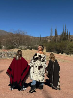 Wanda Nara Instagram - Norte Argentino 🌵🐑🧉⛰️🍁⛺️
nuestros días felices …
@manantialdelsilencio @pristinecamps @visitjujuy