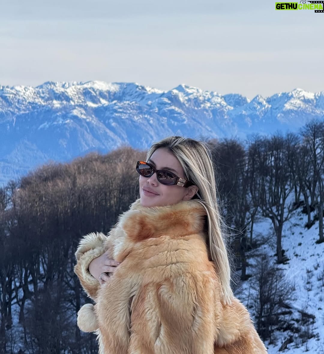 Wanda Nara - 703.1K Likes - sorry , yo no confío 🎿⛷️🩵👀❄️☃️

@monacoproducciones

@cerro_bayo