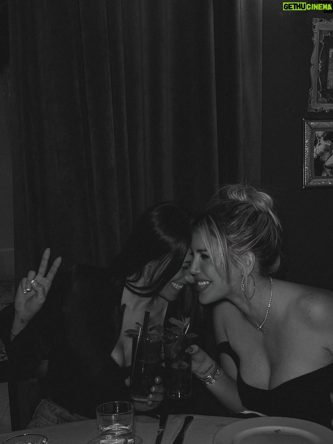 Wanda Nara - 754.6K Likes - Milán