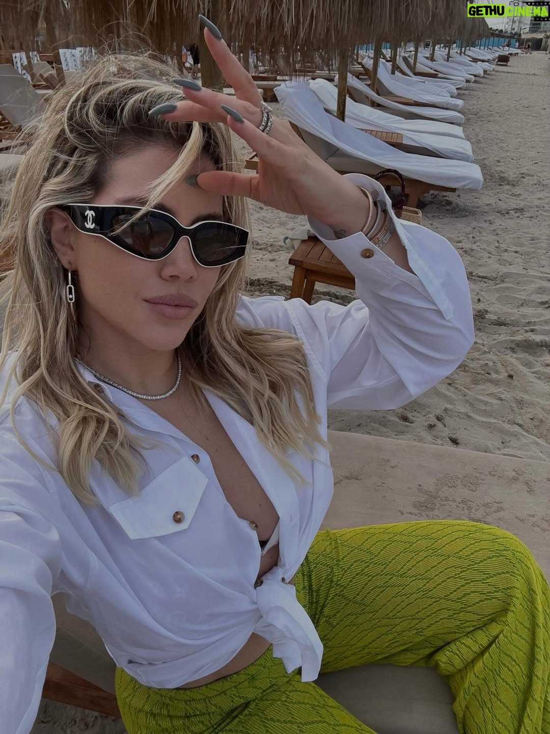 Wanda Nara - 711.7K Likes - Otro año más en mi isla favorita 🍒 nos vemos pronto Ibiza 

@ap_ibiza