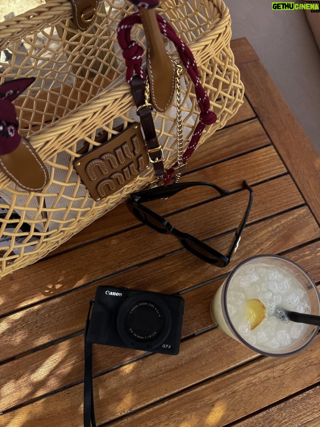 Wanda Nara - 711.7K Likes - Otro año más en mi isla favorita 🍒 nos vemos pronto Ibiza 

@ap_ibiza