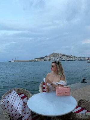 Wanda Nara Instagram - Otro año más en mi isla favorita 🍒 nos vemos pronto Ibiza
@ap_ibiza