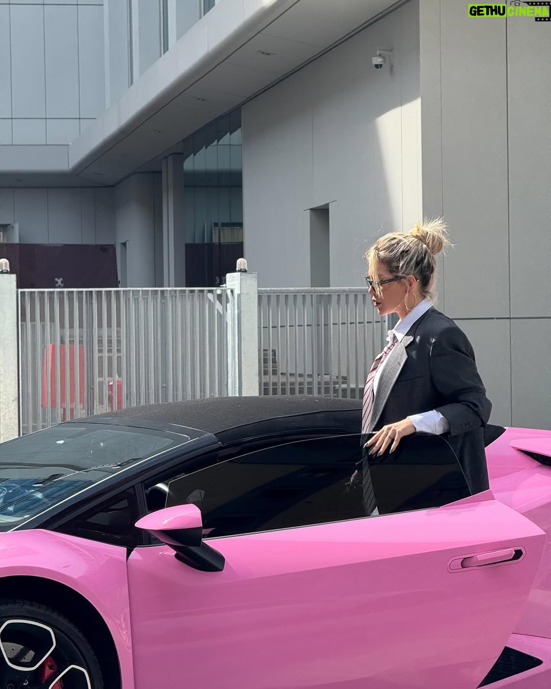 Wanda Nara - 1.3 Million Likes - 🩷