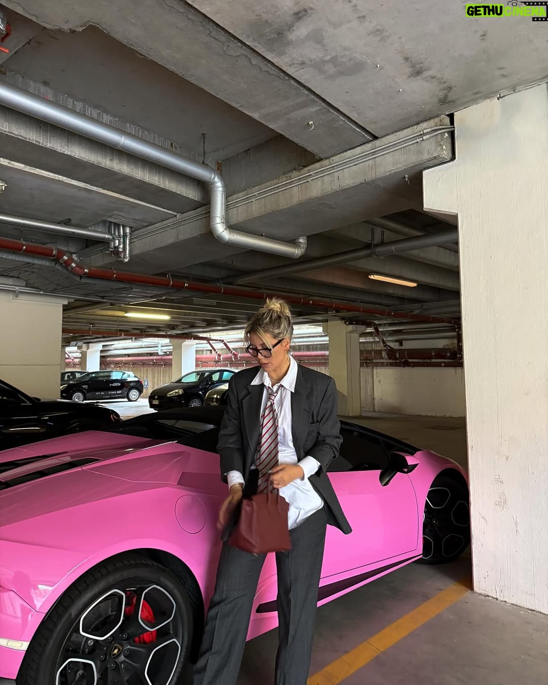 Wanda Nara - 1.3 Million Likes - 🩷