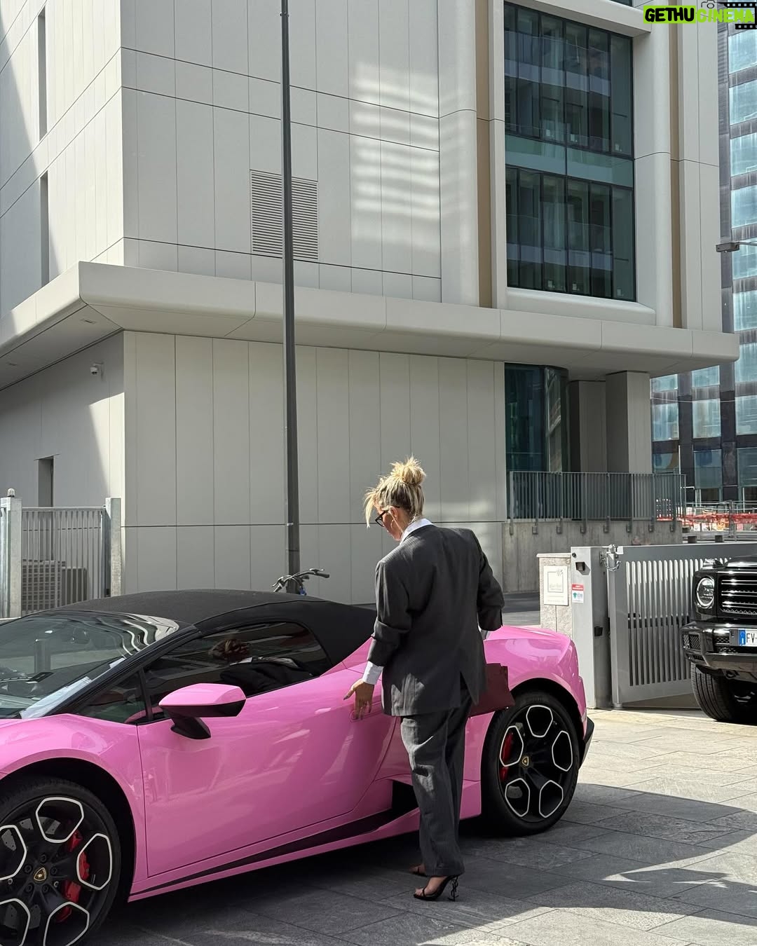 Wanda Nara - 1.3 Million Likes - 🩷