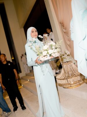 Wany Hasrita Instagram - #SetulusTakdirFattahAmira Saat yang paling saya tunggu adalah dimana Nadia Amira berjumpa dgn cinta hatinya. Dan semalam , akhirnya dia sudah bergelar isteri. Biar setiap cerita disimpan rapi, kita buka lembaran baru. Hiduplah kalian dgn tujuan dan matlamat yang sama, iaitu untuk kita semua dapat berjumpa & berkumpul kembali di Syurga Firdaus nanti, di negeri abadi.
Sayang @amiraaothman Lillahitaāala, walaupun dia muda setahun dr saya, tapi dialah paling kakak, sangat matang, penyabar & tenang orangnya. Saya harap semua yang baik-baik utk dia sekeluarga dunia akhirat.
.
P/s: Alhamdulillah, mlm td sy tak cengeng sgt, sbb dah settle banjir masa rehearsal. šāāļø
.
š : @samm_republic
š : @hayattmarni
šø : @mv4r
