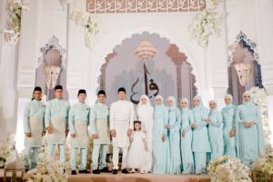 Wany Hasrita Instagram - #SetulusTakdirFattahAmira Saat yang paling saya tunggu adalah dimana Nadia Amira berjumpa dgn cinta hatinya. Dan semalam , akhirnya dia sudah bergelar isteri. Biar setiap cerita disimpan rapi, kita buka lembaran baru. Hiduplah kalian dgn tujuan dan matlamat yang sama, iaitu untuk kita semua dapat berjumpa & berkumpul kembali di Syurga Firdaus nanti, di negeri abadi.
Sayang @amiraaothman Lillahitaāala, walaupun dia muda setahun dr saya, tapi dialah paling kakak, sangat matang, penyabar & tenang orangnya. Saya harap semua yang baik-baik utk dia sekeluarga dunia akhirat.
.
P/s: Alhamdulillah, mlm td sy tak cengeng sgt, sbb dah settle banjir masa rehearsal. šāāļø
.
š : @samm_republic
š : @hayattmarni
šø : @mv4r