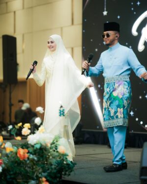 Wany Hasrita Instagram - Terima kasih @sirim_berhad sudi jemput Wany ke rumah terbuka SIRIM. Thank you jugak abg @haziqrosebi sbb sudi duet dgn Wany āŗļø Next! āØāØ
šø : @tuahariffin
Outfit : @tehfirdaus
Make up : @razzimusa