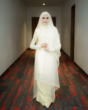 Wany Hasrita Instagram - Terima kasih @sirim_berhad sudi jemput Wany ke rumah terbuka SIRIM. Thank you jugak abg @haziqrosebi sbb sudi duet dgn Wany āŗļø Next! āØāØ
šø : @tuahariffin
Outfit : @tehfirdaus
Make up : @razzimusa