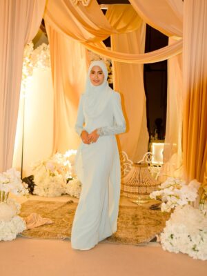 Wany Hasrita Instagram - #SetulusTakdirFattahAmira Saat yang paling saya tunggu adalah dimana Nadia Amira berjumpa dgn cinta hatinya. Dan semalam , akhirnya dia sudah bergelar isteri. Biar setiap cerita disimpan rapi, kita buka lembaran baru. Hiduplah kalian dgn tujuan dan matlamat yang sama, iaitu untuk kita semua dapat berjumpa & berkumpul kembali di Syurga Firdaus nanti, di negeri abadi.
Sayang @amiraaothman Lillahitaāala, walaupun dia muda setahun dr saya, tapi dialah paling kakak, sangat matang, penyabar & tenang orangnya. Saya harap semua yang baik-baik utk dia sekeluarga dunia akhirat.
.
P/s: Alhamdulillah, mlm td sy tak cengeng sgt, sbb dah settle banjir masa rehearsal. šāāļø
.
š : @samm_republic
š : @hayattmarni
šø : @mv4r