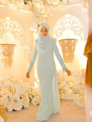 Wany Hasrita Instagram - #SetulusTakdirFattahAmira Saat yang paling saya tunggu adalah dimana Nadia Amira berjumpa dgn cinta hatinya. Dan semalam , akhirnya dia sudah bergelar isteri. Biar setiap cerita disimpan rapi, kita buka lembaran baru. Hiduplah kalian dgn tujuan dan matlamat yang sama, iaitu untuk kita semua dapat berjumpa & berkumpul kembali di Syurga Firdaus nanti, di negeri abadi.
Sayang @amiraaothman Lillahitaāala, walaupun dia muda setahun dr saya, tapi dialah paling kakak, sangat matang, penyabar & tenang orangnya. Saya harap semua yang baik-baik utk dia sekeluarga dunia akhirat.
.
P/s: Alhamdulillah, mlm td sy tak cengeng sgt, sbb dah settle banjir masa rehearsal. šāāļø
.
š : @samm_republic
š : @hayattmarni
šø : @mv4r