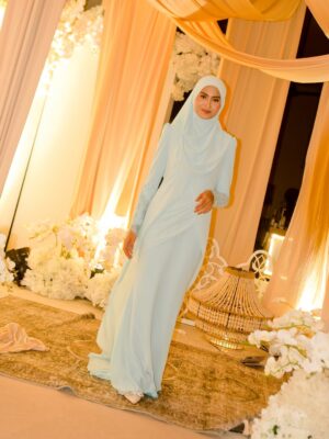 Wany Hasrita Instagram - #SetulusTakdirFattahAmira Saat yang paling saya tunggu adalah dimana Nadia Amira berjumpa dgn cinta hatinya. Dan semalam , akhirnya dia sudah bergelar isteri. Biar setiap cerita disimpan rapi, kita buka lembaran baru. Hiduplah kalian dgn tujuan dan matlamat yang sama, iaitu untuk kita semua dapat berjumpa & berkumpul kembali di Syurga Firdaus nanti, di negeri abadi.
Sayang @amiraaothman Lillahitaāala, walaupun dia muda setahun dr saya, tapi dialah paling kakak, sangat matang, penyabar & tenang orangnya. Saya harap semua yang baik-baik utk dia sekeluarga dunia akhirat.
.
P/s: Alhamdulillah, mlm td sy tak cengeng sgt, sbb dah settle banjir masa rehearsal. šāāļø
.
š : @samm_republic
š : @hayattmarni
šø : @mv4r
