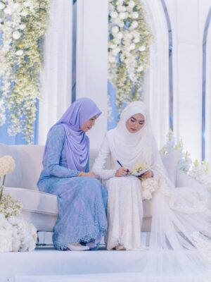 Wany Hasrita Instagram - Iām still her baby daughter. š©µ
Di usia 33 tahun ini, doaku sentiasa sama, moga Allah menghadiahkan ibu ganjaran Syurga Firdaus. Moga setiap detik yang tersisa dipeluk rahmat-Nya, dituntun dengan cahaya berkah serta diberikan kesihatan yang baik. Selamat ulang tahun, ibu. Syukur, masih punya pelukan terhangat di dunia. š¤