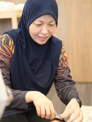 Wany Hasrita Instagram - Iām still her baby daughter. š©µ
Di usia 33 tahun ini, doaku sentiasa sama, moga Allah menghadiahkan ibu ganjaran Syurga Firdaus. Moga setiap detik yang tersisa dipeluk rahmat-Nya, dituntun dengan cahaya berkah serta diberikan kesihatan yang baik. Selamat ulang tahun, ibu. Syukur, masih punya pelukan terhangat di dunia. š¤