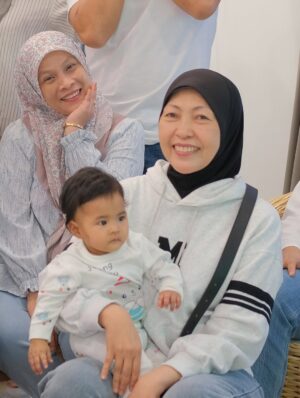 Wany Hasrita Instagram - Iām still her baby daughter. š©µ
Di usia 33 tahun ini, doaku sentiasa sama, moga Allah menghadiahkan ibu ganjaran Syurga Firdaus. Moga setiap detik yang tersisa dipeluk rahmat-Nya, dituntun dengan cahaya berkah serta diberikan kesihatan yang baik. Selamat ulang tahun, ibu. Syukur, masih punya pelukan terhangat di dunia. š¤