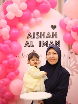 Wany Hasrita Instagram - Iām still her baby daughter. š©µ
Di usia 33 tahun ini, doaku sentiasa sama, moga Allah menghadiahkan ibu ganjaran Syurga Firdaus. Moga setiap detik yang tersisa dipeluk rahmat-Nya, dituntun dengan cahaya berkah serta diberikan kesihatan yang baik. Selamat ulang tahun, ibu. Syukur, masih punya pelukan terhangat di dunia. š¤