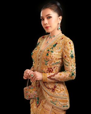 Warso Moe Oo Instagram - 2025 အကယ်ဒမီပွဲတက်ဝတ်စုံလေး
ဒီနှစ်ကို ရွှေရောင်လေးအရမ်းဝတ်ချင်လို့ စီစဉ်ထားတာပါ ❤️💛💚

Dress -Zippy Zenith 
Makeup - Jhonny June 
Jewelry - Sein Nan Daw
Photo - Minn Mon Chan