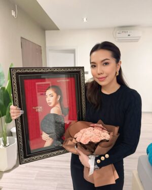 Warso Moe Oo Instagram - မွေးနေ့ဆုတောင်းပေးကြတဲ့ ချစ်ရတဲ့သူငယ်ချင်း မိတ်ဆွေ ပရိသတ်များအားလုံးတစ်ဦးတစ်ယောက်စီတိုင်းကိုကျေးဇူးတင်ပါတယ်နော် 😘🙏🏻❤️
မွေးနေ့လက်ဆောင်လေးတွေအတွက်ကျေးဇူးပါနော်❤️❤️❤️🙏🏻