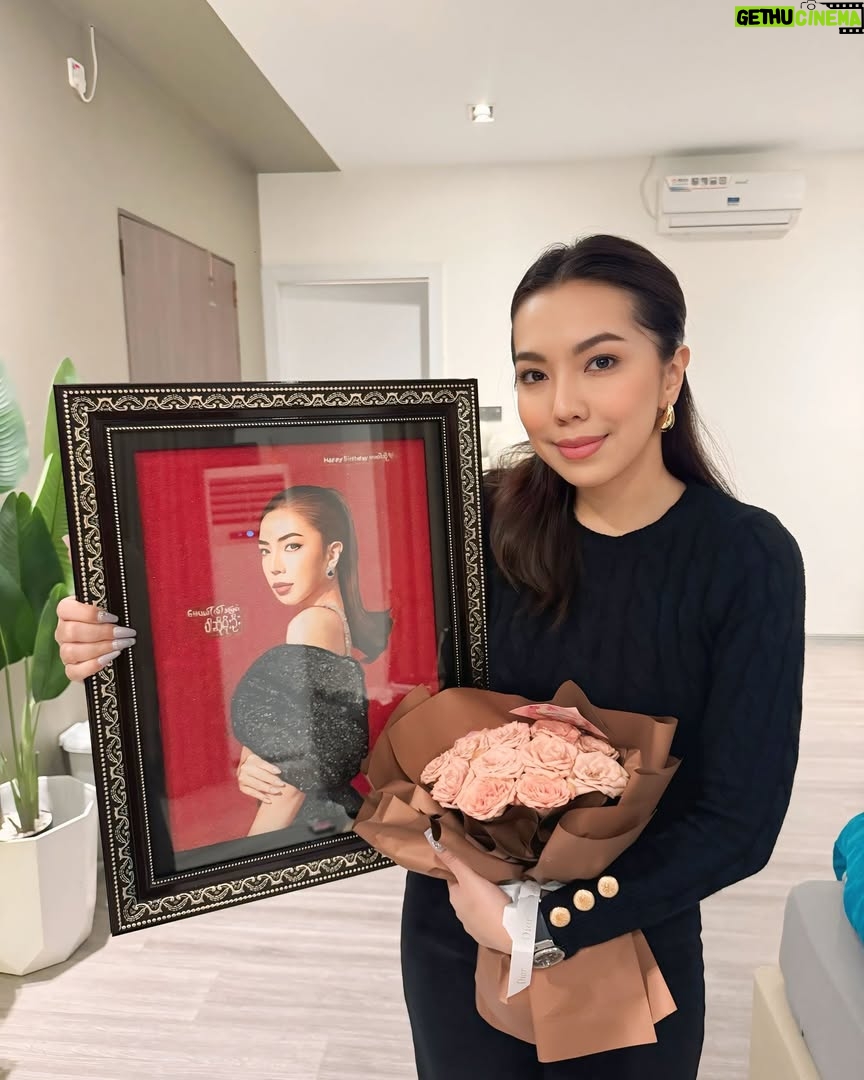 Warso Moe Oo - 442 Likes - မွေးနေ့ဆုတောင်းပေးကြတဲ့ ချစ်ရတဲ့သူငယ်ချင်း မိတ်ဆွေ ပရိသတ်များအားလုံးတစ်ဦးတစ်ယောက်စီတိုင်းကိုကျေးဇူးတင်ပါတယ်နော် 😘🙏🏻❤️
မွေးနေ့လက်ဆောင်လေးတွေအတွက်ကျေးဇူးပါနော်❤️❤️❤️🙏🏻