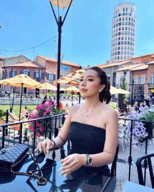 Warso Moe Oo Instagram - မေပယ်လ်ကော်ဖီသောက်ဖို့စောင့်နေတယ်နော် ❤️