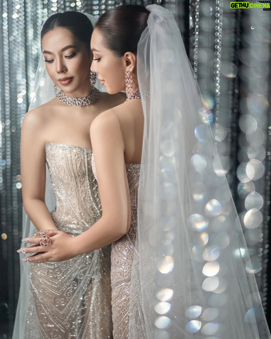 Warso Moe Oo - 536 Likes - အဖြူရောင်သတိုးသမီးလေး👰🏼‍♀️👰🏼‍♀️👰🏼‍♀️

A girl brighter than diamonds💎

💎-Warso Moe Oo
Designer-Shartra SHARTRA Couture
Makeup -May Oo Maung
Jewelry-Aung Tun Shwe Min Nyi Naung - Diamond & Gold Jewellery
Photo- Ko Naing Naing Tun 
Stylist- Ngwa J Fish
Stage design-Lin Lin & Ye Mhan LY floral
