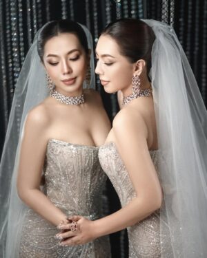 Warso Moe Oo Instagram - အဖြူရောင်သတိုးသမီးလေး👰🏼‍♀️👰🏼‍♀️👰🏼‍♀️

A girl brighter than diamonds💎

💎-Warso Moe Oo
Designer-Shartra SHARTRA Couture
Makeup -May Oo Maung
Jewelry-Aung Tun Shwe Min Nyi Naung - Diamond & Gold Jewellery
Photo- Ko Naing Naing Tun 
Stylist- Ngwa J Fish
Stage design-Lin Lin & Ye Mhan LY floral