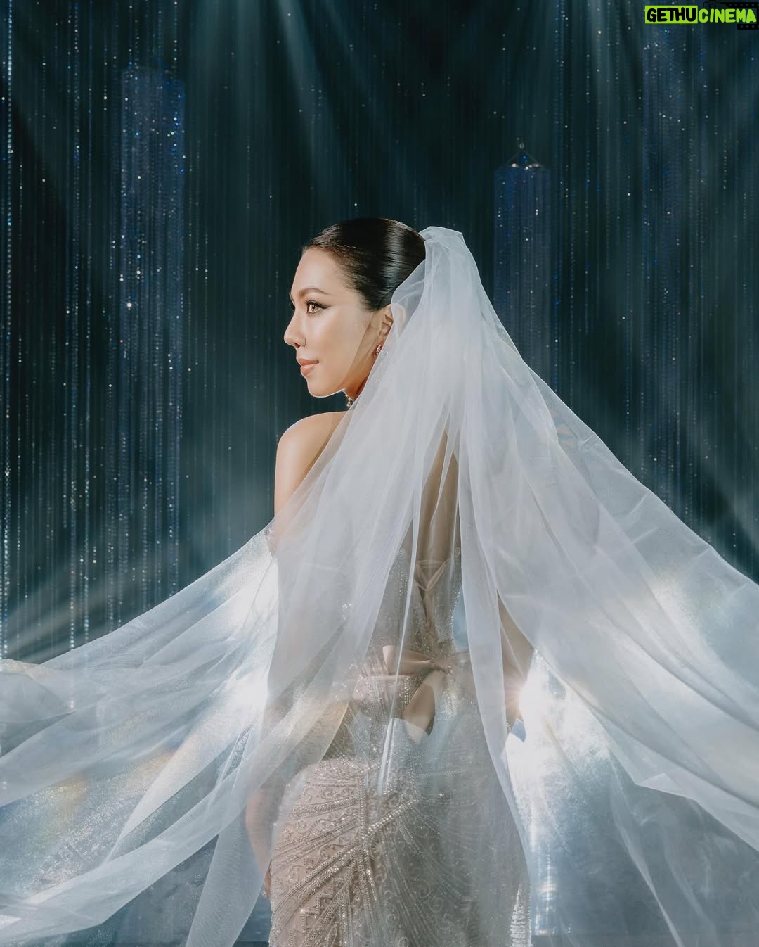 Warso Moe Oo - 536 Likes - အဖြူရောင်သတိုးသမီးလေး👰🏼‍♀️👰🏼‍♀️👰🏼‍♀️

A girl brighter than diamonds💎

💎-Warso Moe Oo
Designer-Shartra SHARTRA Couture
Makeup -May Oo Maung
Jewelry-Aung Tun Shwe Min Nyi Naung - Diamond & Gold Jewellery
Photo- Ko Naing Naing Tun 
Stylist- Ngwa J Fish
Stage design-Lin Lin & Ye Mhan LY floral