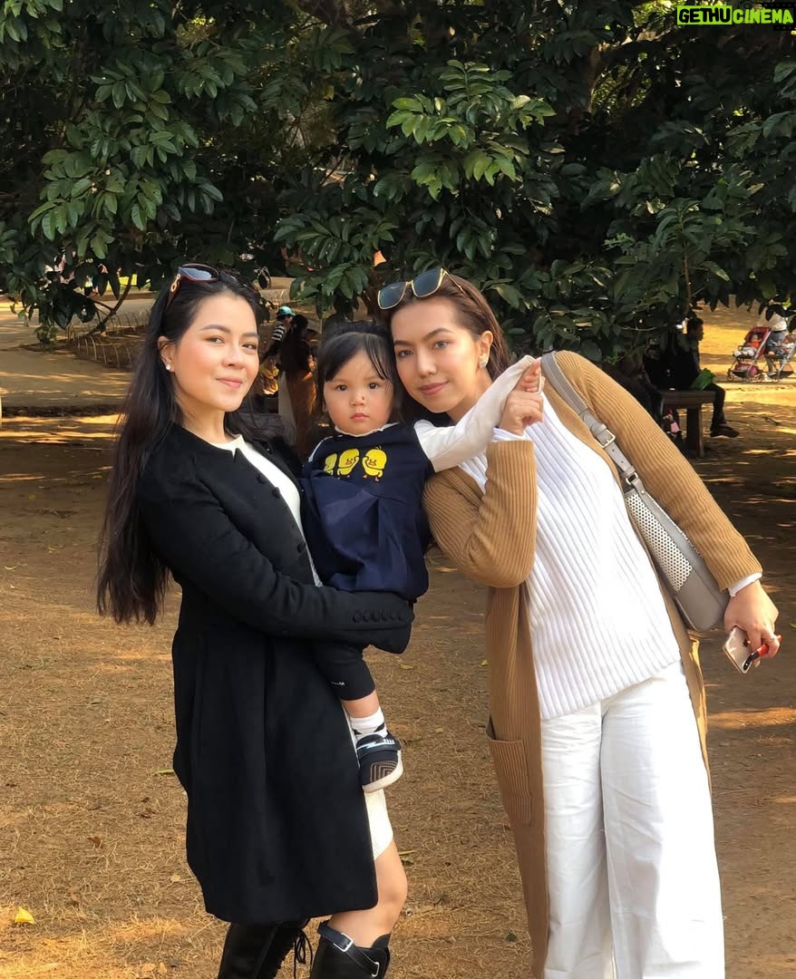 Warso Moe Oo - 825 Likes - တုန်တုန်သမီးလေးရယ် အမရင်တွေကွဲရပါပြီ
လက်မခံချင်ပေမယ့်လက်ခံရတဲ့နေ့ရောက်ခဲ့ရပြီ
ကိုယ့်တူမလေးလိုချစ်ရတာပါ ကလေးရယ်နှုတ်ဆက်ခွင့်တာမရတဲ့ ဒီလိုအဖြစ်ဆိုးမျိုးဘဝဆက်တိုင်းမကြုံရပါစေနဲ့ကွယ် တုန်တုန်လေးအငယ်မလေးရော ကိုဖက်တီးရော ကောင်းရာဘုံဘဝကို သားအဖသုံးရောက်လုံးတူတကွာ အမြန်ရောက်ရှိပါစေ 🙏🏻😭😭😭