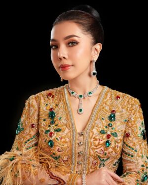 Warso Moe Oo Instagram - 2025 အကယ်ဒမီပွဲတက်ဝတ်စုံလေး
ဒီနှစ်ကို ရွှေရောင်လေးအရမ်းဝတ်ချင်လို့ စီစဉ်ထားတာပါ ❤️💛💚

Dress -Zippy Zenith 
Makeup - Jhonny June 
Jewelry - Sein Nan Daw
Photo - Minn Mon Chan