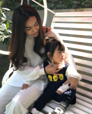 Warso Moe Oo Instagram - တုန်တုန်သမီးလေးရယ် အမရင်တွေကွဲရပါပြီ
လက်မခံချင်ပေမယ့်လက်ခံရတဲ့နေ့ရောက်ခဲ့ရပြီ
ကိုယ့်တူမလေးလိုချစ်ရတာပါ ကလေးရယ်နှုတ်ဆက်ခွင့်တာမရတဲ့ ဒီလိုအဖြစ်ဆိုးမျိုးဘဝဆက်တိုင်းမကြုံရပါစေနဲ့ကွယ် တုန်တုန်လေးအငယ်မလေးရော ကိုဖက်တီးရော ကောင်းရာဘုံဘဝကို သားအဖသုံးရောက်လုံးတူတကွာ အမြန်ရောက်ရှိပါစေ 🙏🏻😭😭😭