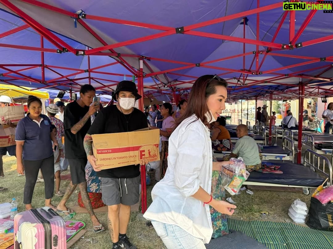 Warso Moe Oo - 1.2K Likes - ယနေ့ တတ်နိုင်တဲ့ဘက်က လိုအပ်တာလေးတွေလှူပြီး အားပေးစကားလေးတွေပြောခဲ့ရပါတယ် 
Fighting 🙏🏻🙏🏻🙏🏻