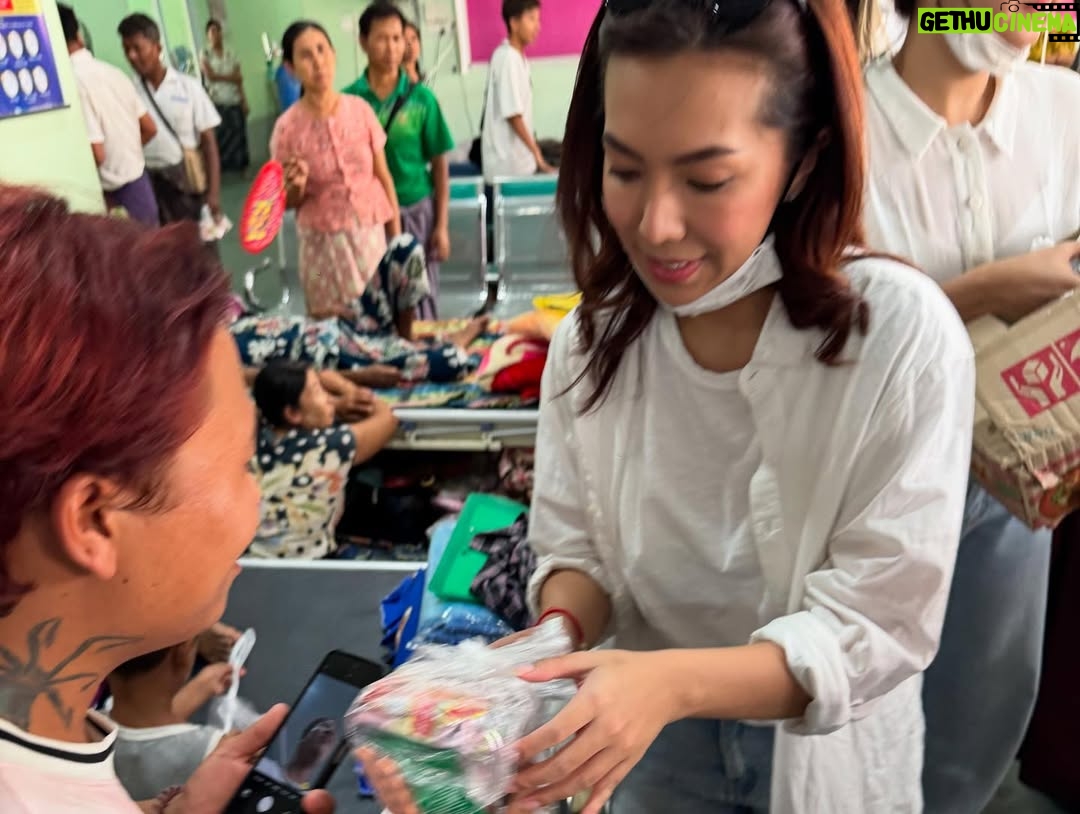 Warso Moe Oo - 1.2K Likes - ယနေ့ တတ်နိုင်တဲ့ဘက်က လိုအပ်တာလေးတွေလှူပြီး အားပေးစကားလေးတွေပြောခဲ့ရပါတယ် 
Fighting 🙏🏻🙏🏻🙏🏻