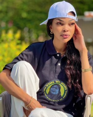 Wema Sepetu Instagram - Leo nilipokuwa sehemu moja Mwanza nikakutana na Kijana anachora sana... So akaniambia anipige picha then atanichora hivyo hivyo... Picha yenyewe ndo hii ngoja tuone matokeo sijui ataweza...??? 🤔🤔🤔