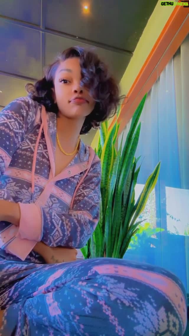 Wema Sepetu - 17.8K Likes - Blessed Sunday to u my loves... 💋💋💋

Beautiful hair from my baby @bonita_saloon