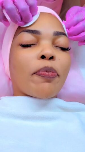 Wema Sepetu Instagram - After a Long Time, Leo nimeanza Facial rasmi & serious Skin care... Thank you for the Great treatment kipenzi... @zuuu_collection @zuuu_collection @zuuu_collection .... See you next month Love...