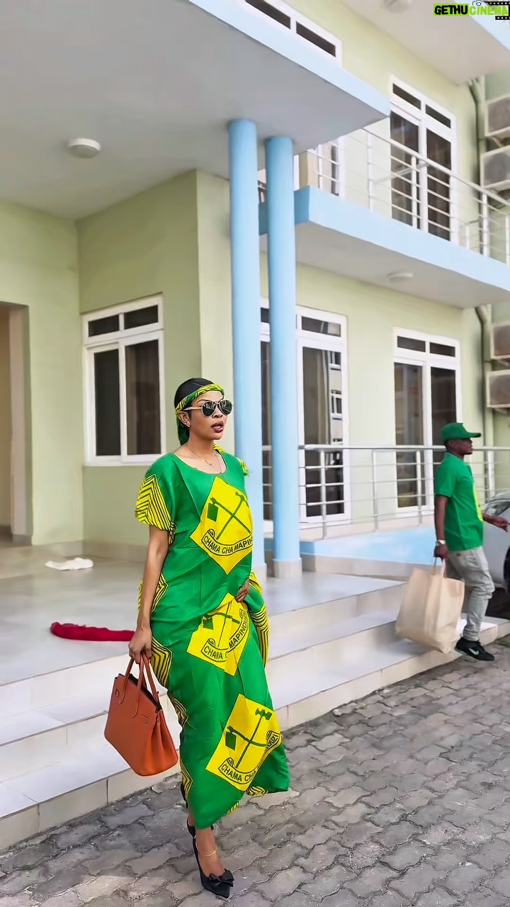 Wema Sepetu - 32K Likes - Nimeshiriki harambee ya @uwt_zanzibar 
Ambapo mgeni rasmi wetu alikua 
Dada angu wa Heshima...
@firstladyzanzibar❤️ 
Ambao kwa upendo wao 
Waliamua kumchangia @dr.hmwinyi 
Mgombea kiti cha urais zanzibar kupitia 
Chama cha mapinduzi (CCM)
kiasi cha kwenda kuchukua fomu... 
Nimejifunza upendo kwa wana Zanzibar, lakini pia nimejifunza mshikamano kwa wana Zanzibar
Wana Zanzibar  wamekubali na wameziba masikio... 
Hawapo tayari kuwasikiliza kina HAMNAZO 
Hawapo tayari kuwasikiliza kina SlowSlow
Hawapo tayari kumsikiliza Dada angu aliekimbia 
NCHI na kuwa mwanaharakat 😂😂😂
WanaZnz wanataka maendeleo kupitia MWINYI, 
WanaZnz wanatambua nchi ya ahadi tutafikishwa
Na Dr @dr.hmwinyi... 

Tupo tayari kutiki October kwa mwinyi... ✅✅✅✅

#mwinyi2025_2030 #zanzibar #uchumiwabuluu 
Cc @comrade_kawaida @ccm_zanzibar 
@uwt_zanzibar @uvccm_zanzibar 
@firstladyzanzibar @ikulu_habari 
@toufiqsturky @rockmwakibinga 
@gb_buku @bonita_saloon @petitman_wakuache