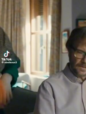 Wendy Ramos Instagram - En junio se estrenó la última película de la saga “Padre no hay más que uno”. ¡La número cinco! Y es una peli tan querida que aún sigue en cartelera. 🥳
Es que es un mega éxito. Tanto como las cuatro anteriores 😍😍😍😍😍
La primera vez que llegué a Madrid para trabajar como actriz en esta película fui taan feliz, más que un trabajo, parecían las mejores vacaciones pagadas del mundo mundial.
Algunos de ustedes han podido verlas, y quiero contarles que todo lo divertido que se ve en la pantalla, pasaba también por detrás. @ssantiagosegura manejaba este barco con buena mano y buen humor, los niños son todos unos amores, el equipo técnico maravilloso también ⭐️⭐️⭐️⭐️⭐️
Ojalá algún día Santiago se anime a juntarnos otra vez a todos para seguir la historia de esta familia 🤞🏻
Disfruté mucho de interpretar a Rosaura ♥️ ¡Y en la cinco me pusieron un disfraz de la sirenita! Cómo me he reído con eso!!!
Muuuuuchas gracias!!!
#PadreNoHayMásQueUno #Rosaura #BetterCallRosaura