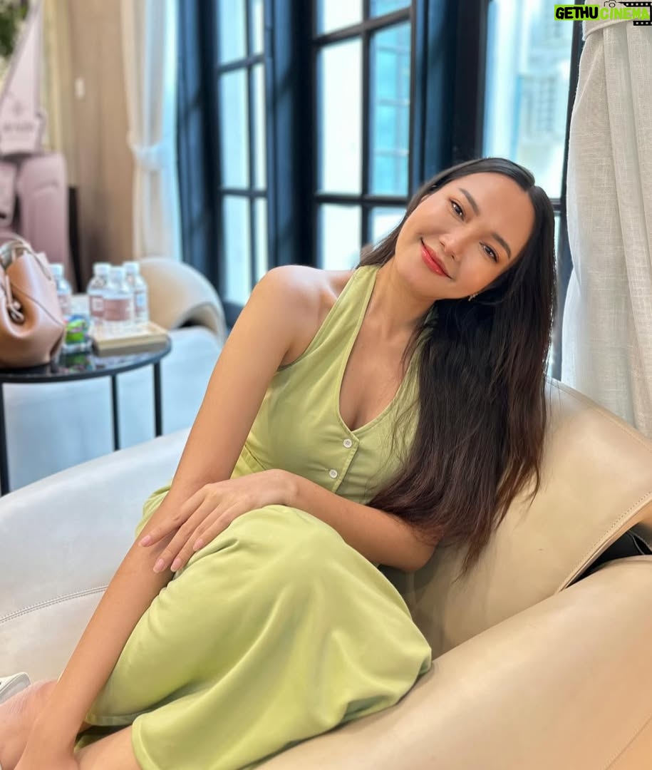 Wint Yamone Naing - 510 Likes - feeling very demure 🍀