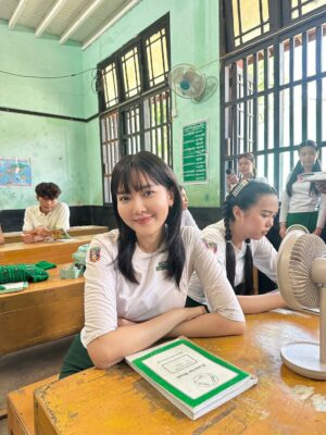 Wint Yamone Naing Instagram - ငယ်ငယ်တုန်းကဆို ကျောင်းမှာရော အတန်းထဲမှာရော ကျုရှင်မှာပါ မစွံတဲ့အဖွဲ့ကပါ 🤪 #MoMo #wintyamonenaing